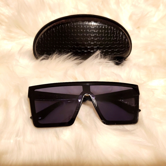 Fashion Sunglass Duo - Picture 4 of 4